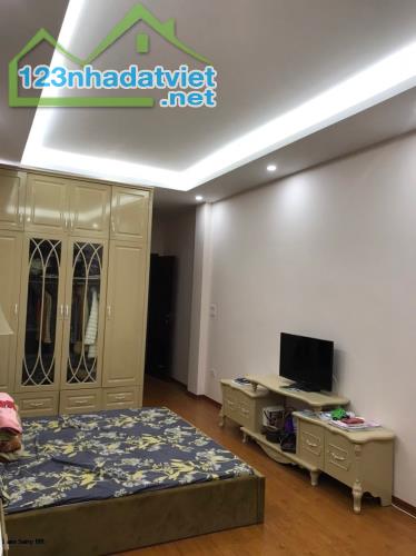 Bán nhà Lạc Long Quân - Tây Hồ: Mặt phố, dân xây, 2 thoáng, vỉa hè, kinh doanh, ô tô.