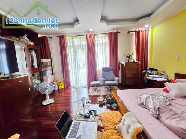 Bán tòa văn phòng 93 Đường Số 49 p Tân Quy Q7 - 3