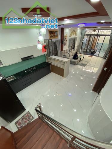 BẤN GẤP NHÀ MỚI XÂY SHR : 65 M2.2 TẦNG. 4 PN.CHỈ 5.7 TỶ;Đ TRẦN XUÂN SOẠN.KẾ HIM LAM. Q 7 .