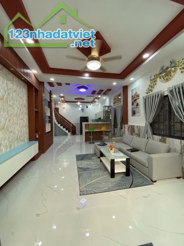 BẤN GẤP NHÀ MỚI XÂY SHR : 65 M2.2 TẦNG. 4 PN.CHỈ 5.7 TỶ;Đ TRẦN XUÂN SOẠN.KẾ HIM LAM. Q 7 . - 1