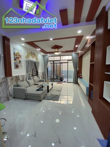 BẤN GẤP NHÀ MỚI XÂY SHR : 65 M2.2 TẦNG. 4 PN.CHỈ 5.7 TỶ;Đ TRẦN XUÂN SOẠN.KẾ HIM LAM. Q 7 . - 2