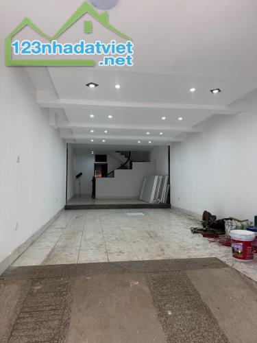 Bán nhà an dương vương  phố Phúc Hoa dt 74m 5 tầng 4.7m mặt tiền Tây Hồ