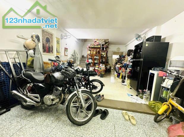 BÁN NHÀ KHU HIỆN HỮU, NGUYỄN VĂN QUỲ QUẬN 7, 2 TẦNG, 62M2 CHỈ 4.5 TỶ