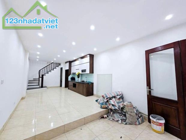 Bán nhà An Dương Vương dt 45m 4 tầng 4m mặt tiền giá nhỉnh 8 tỷ Tây Hồ