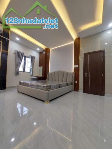 Bán gấp nhà mới đẹp lung linh ở ngay Trần Xuân Soạn, full nội thất cao cấp, SHR. - 2