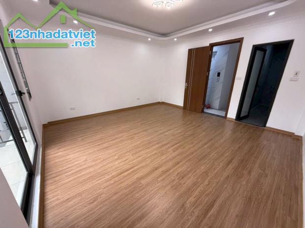 Bán nhà Bát Khối - Long Biên. Thang Máy - Ôtô 7 chỗ vào nhà, 51m x 5T. chỉ hơn 7 tỷ. - 2