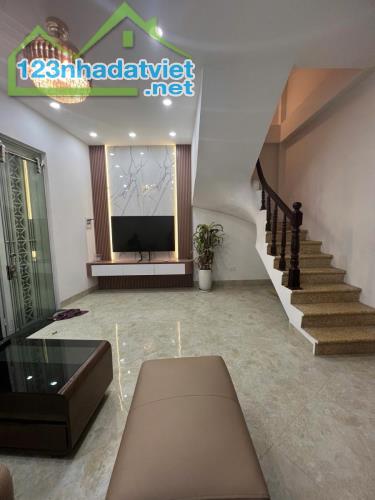 Bán nhà ngõ 339 Minh Khai ô tô đỗ cách 10m, ngay trường Võ Thị Sáu, KD nhỏ 32m 6.45 tỷo - 3