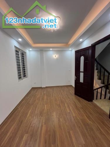 Bán nhà ngõ 339 Minh Khai ô tô đỗ cách 10m, ngay trường Võ Thị Sáu, KD nhỏ 32m 6.45 tỷo
