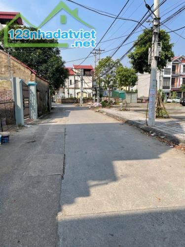 📌trước nhà sáng thoáng vô cùng,  Hàng xóm -vinhomcoloa cách cầu dông trù1 km   -cầu tứ li - 1