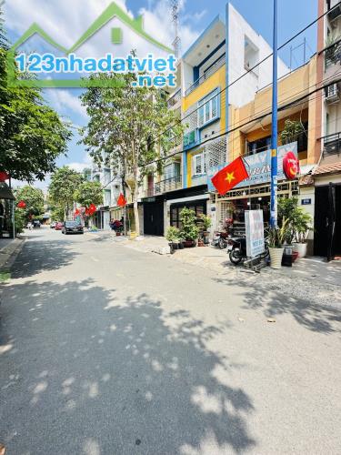 BÁN NHÀ MẶT TIỀN TÂN THỚI NHẤT - KHU NHÀ GIÀU - QUẬN 12 ❗Ngang gần 4,5m - dài 20m❗ 5pn, có - 2