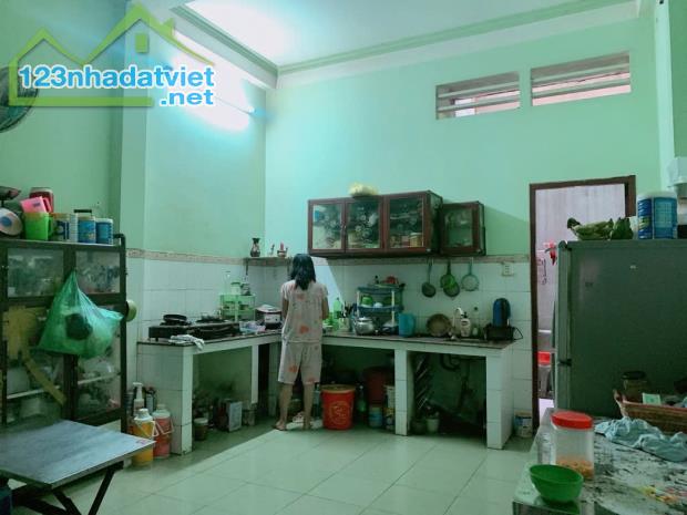 CHỦ NGỘP HXT THÔNG QT, CV LÀNG HOA - 100M2 (KLG) - 1T1L 3PN, BÁN ĐẤT TẶNG NHÀ - 8,5 TỶ TL - 3
