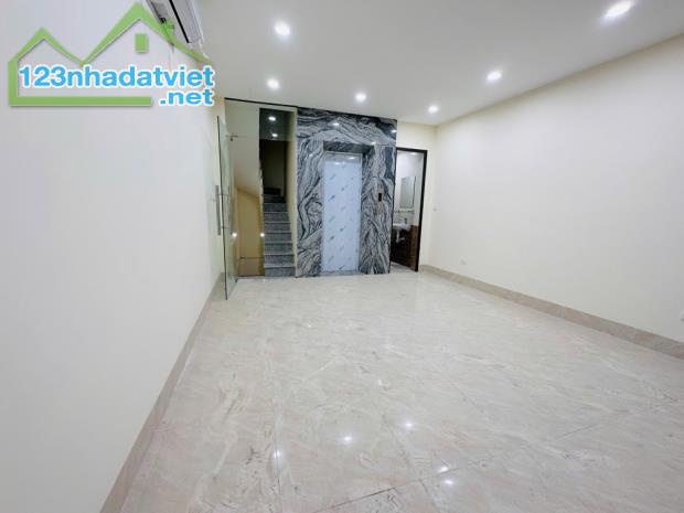 Bán nhà mặt phố Nguyễn Trãi, Thanh Xuân, 30m2 x 6 tầng thang máy, mặt tiền 4,2m, 16 tỷ hơn - 1