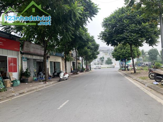 Bán nhà 5 tầng 71,5m2 mặt phố 80 Hoa Lâm, gần phố Vũ Đức Thận vị trí kinh doanh, cho thuê
