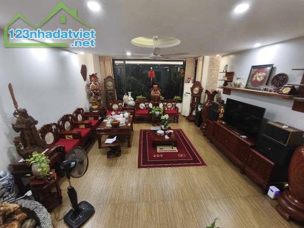 Bán nhà 5 tầng 71,5m2 mặt phố 80 Hoa Lâm, gần phố Vũ Đức Thận vị trí kinh doanh, cho thuê - 1