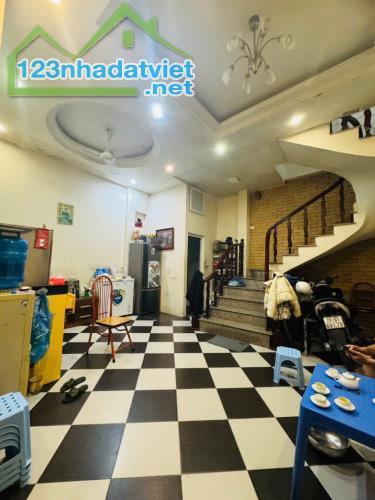 Bán nhà phố Xã Đàn_Full Nội Thất_Sổ Vuông Vắn_40mx4T_Giá: 7.3 Tỷ_Lh: 0396935190. - 3
