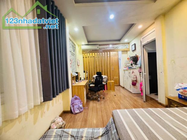 Bán nhà phố Xã Đàn_Full Nội Thất_Sổ Vuông Vắn_40mx4T_Giá: 7.3 Tỷ_Lh: 0396935190. - 2