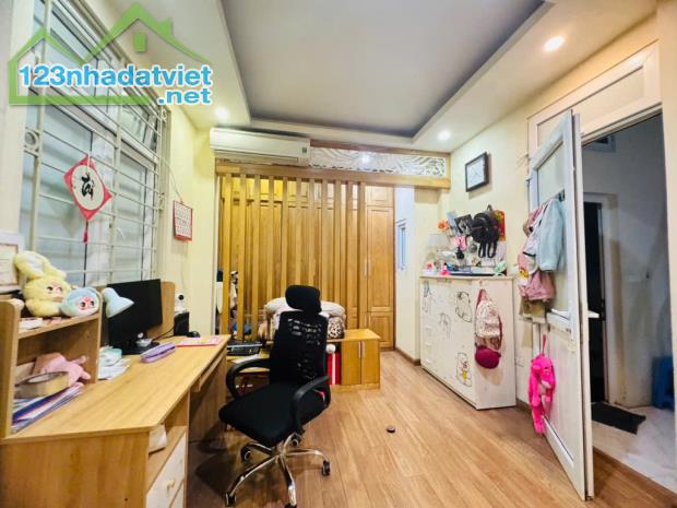 Bán nhà phố Xã Đàn_Full Nội Thất_Sổ Vuông Vắn_40mx4T_Giá: 7.3 Tỷ_Lh: 0396935190. - 1