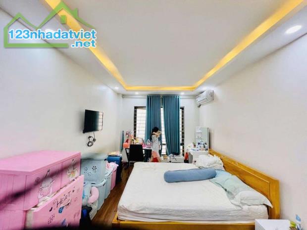 Nhà Đẹp 29 Khương Hạ 30m 5 Tầng – 7.3 Tỷ –Gần Hồ – Nở Hậu –30m Ra Ô Tô Tránh –3 Ngủ