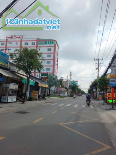 BÁN NHÀ NGUYỄN VĂN QUÁ QUẬN 12, 240M2, NGANG 10M, GIÁ CHỈ  NHỈNH 9 TỶ XÍU