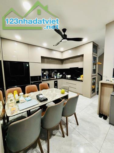 *VIP QUẬN 5-GẤP Gấp Nhà 2 MT Thương Hiệu Thời Trang Nguyễn Trãi 5Tầng(5x12) Nhỉnh 23Tỷ - 2