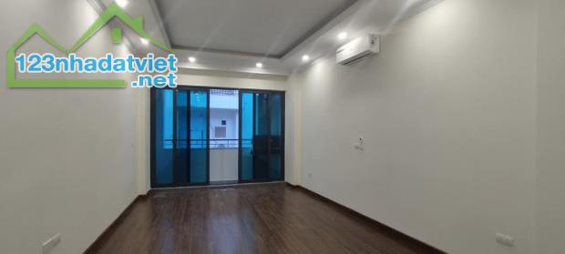 BÁN NHÀ ĐƯỜNG NGUYỄN VĂN HUYÊN CẦU GIẤY, Ô TÔ 7 TẦNG KINH DOANH. DT 45M2 GIÁ 18.5 TỶ