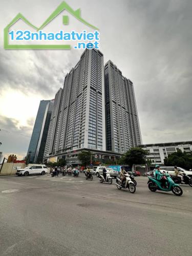 Cự Hiếm! Mặt phố Kim Mã 35m2 - 3 tầng kinh doanh chỉ 15.9 tỷ ngay Metropolis Liễu Giai - 1