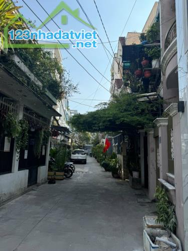 Chủ bán gấp! - Hẻm 4,5m, P11, BT - (3.7 x 10m) - KC: 4 tầng - Giá bán 6,5 tỷ thương lượng