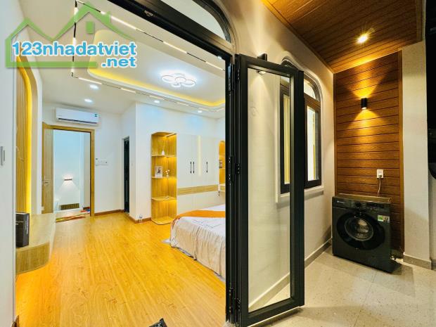 Chủ bán gấp! - Hẻm 4,5m, P11, BT - (3.7 x 10m) - KC: 4 tầng - Giá bán 6,5 tỷ thương lượng - 1
