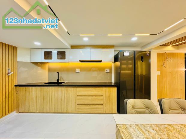 Chủ bán gấp! - Hẻm 4,5m, P11, BT - (3.7 x 10m) - KC: 4 tầng - Giá bán 6,5 tỷ thương lượng - 2
