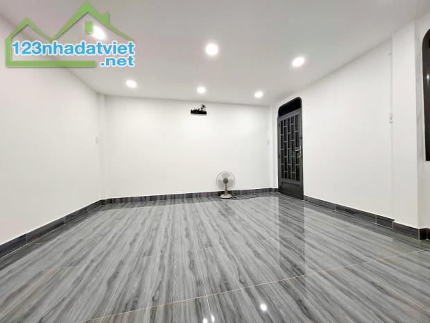 Chủ cần bán gấp để mua nhà to hơn Lê Văn Phan, nhà đẹp, nhà làm ăn thịnh vựơng, chỉ 2.x tỷ