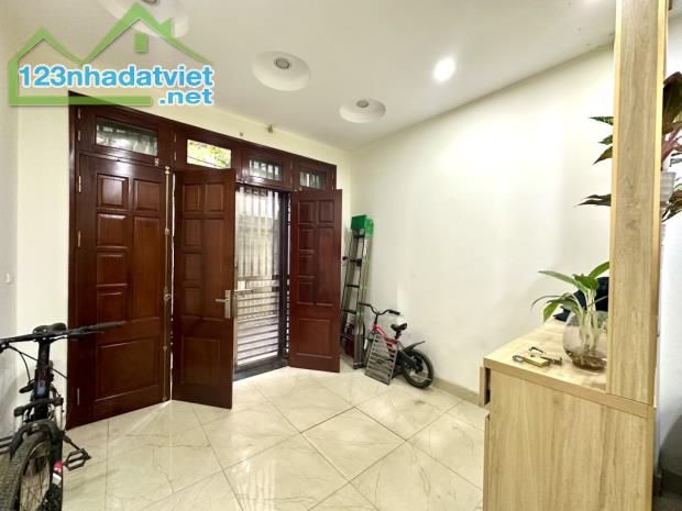 BÁN NHÀ 5 TẦNG, 40M2 PHỐ AN DƯƠNG VƯƠNG, TÂY HỒ - GIÁ 6.5 TỶ - SỔ ĐỎ CHÍNH CHỦ - 2