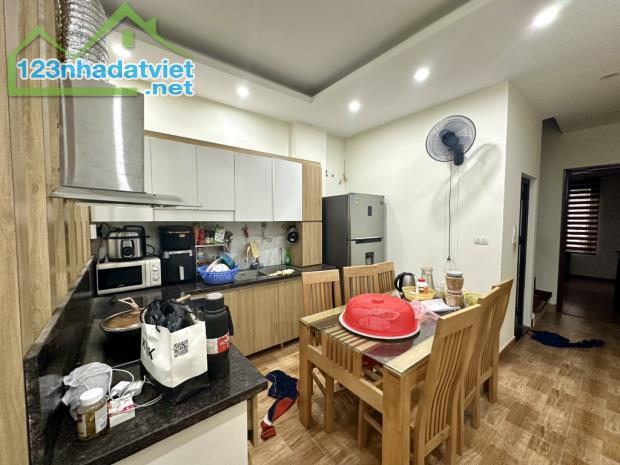 BÁN NHÀ 5 TẦNG, 40M2 PHỐ AN DƯƠNG VƯƠNG, TÂY HỒ - GIÁ 6.5 TỶ - SỔ ĐỎ CHÍNH CHỦ - 3