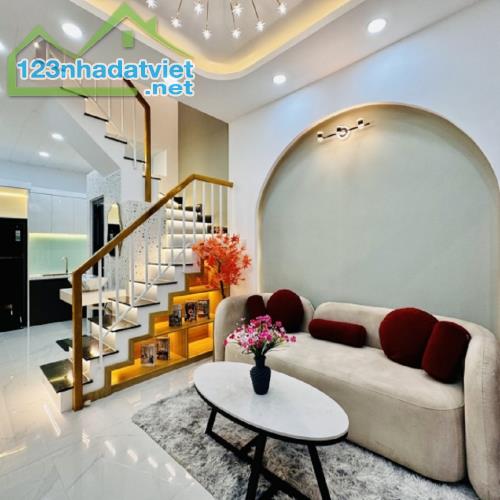 Bán gấp nhà mặt phố Thủ Đức liền kề Đặng Văn Bi_ Đường ô tô 2 chiều với HĐT 284 triệu_ Chỉ - 1