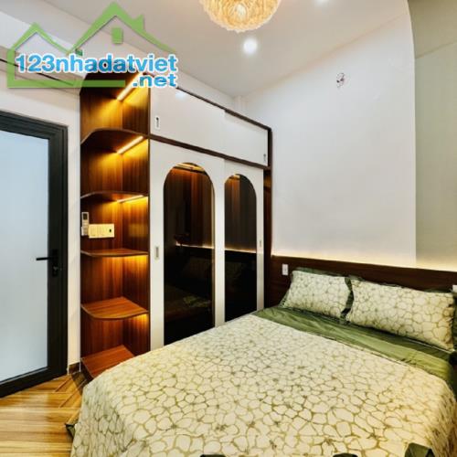 Bán gấp nhà mặt phố Thủ Đức liền kề Đặng Văn Bi_ Đường ô tô 2 chiều với HĐT 284 triệu_ Chỉ