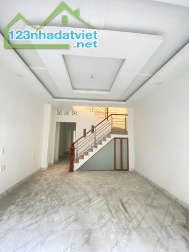 Hiếm Bình Tân Chiến Lược 85m2 ngang 4,2m 2 tầng HXH thông chỉ 5,3 T.