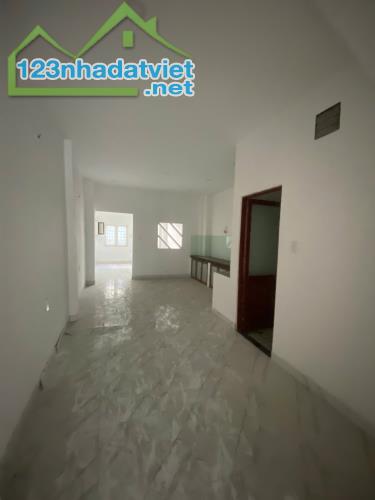 Hiếm Bình Tân Chiến Lược 85m2 ngang 4,2m 2 tầng HXH thông chỉ 5,3 T. - 1