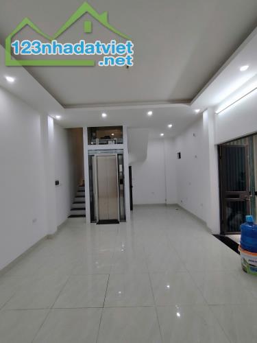 Nhà đẹp 02 mặt thoáng 31/34m2 XaLa–thang máy – 10m oto tránh đỗ - 2