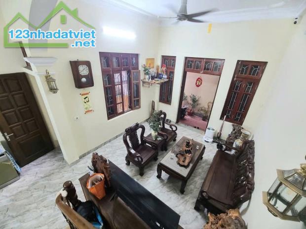 Nhà phố Tôn Thất Tùng - Đống Đa. Diện tích: 58m2. Mặt tiền: 5,4m. Sân cổng riêng. 🏢Mô tả - 5
