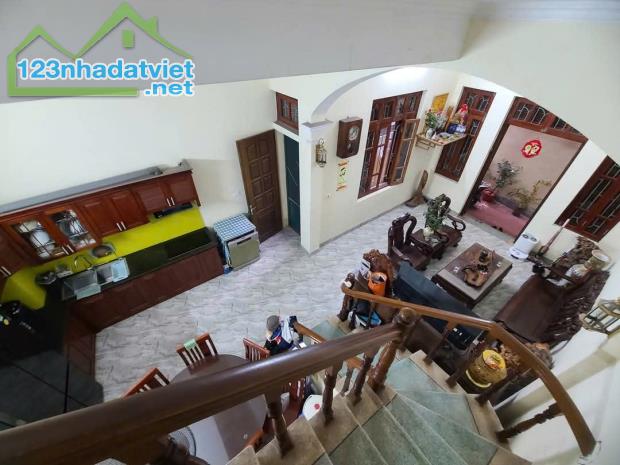 Nhà phố Tôn Thất Tùng - Đống Đa. Diện tích: 58m2. Mặt tiền: 5,4m. Sân cổng riêng. 🏢Mô tả