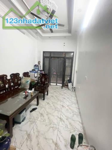 Bán Nhà Lô Góc - Ô Tô Đỗ Cổng - Lĩnh Nam - Hoàng Mai  33m* 5t * Nhỉnh 6 tỷ