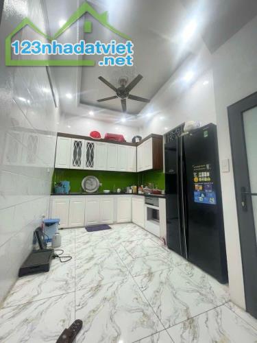 Bán Nhà Lô Góc - Ô Tô Đỗ Cổng - Lĩnh Nam - Hoàng Mai  33m* 5t * Nhỉnh 6 tỷ - 1