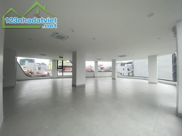 CHO THUÊ Sàn Văn Phòng Khúc Thừa Dụ, DT 117m, MT 8m, THANG MÁY, THÔNG SÀN.