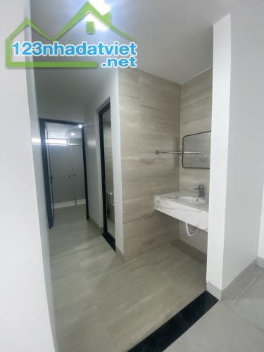 CHO THUÊ Sàn Văn Phòng Khúc Thừa Dụ, DT 117m, MT 8m, THANG MÁY, THÔNG SÀN. - 2