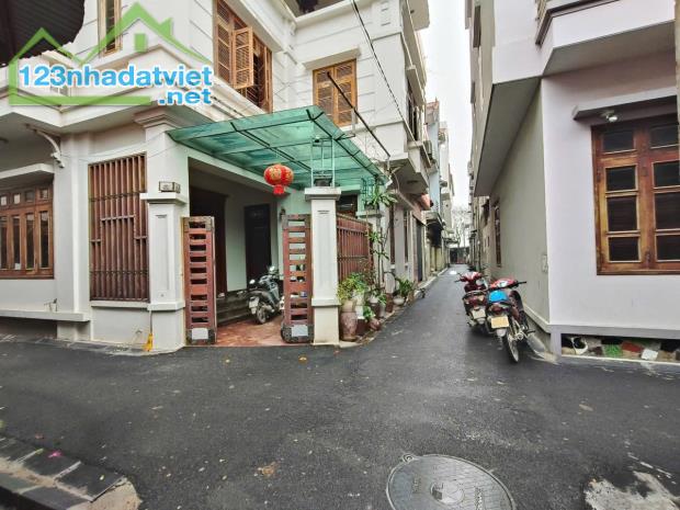 Cơ hội vàng cho nhà đầu tư - 120m² Sẵn Nhà 3 tầng Tại Vân Hà - Giao Thông Thuận tiện - Giá - 2