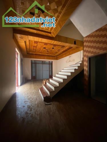 Cơ hội vàng cho nhà đầu tư - 120m² Sẵn Nhà 3 tầng Tại Vân Hà - Giao Thông Thuận tiện - Giá - 1