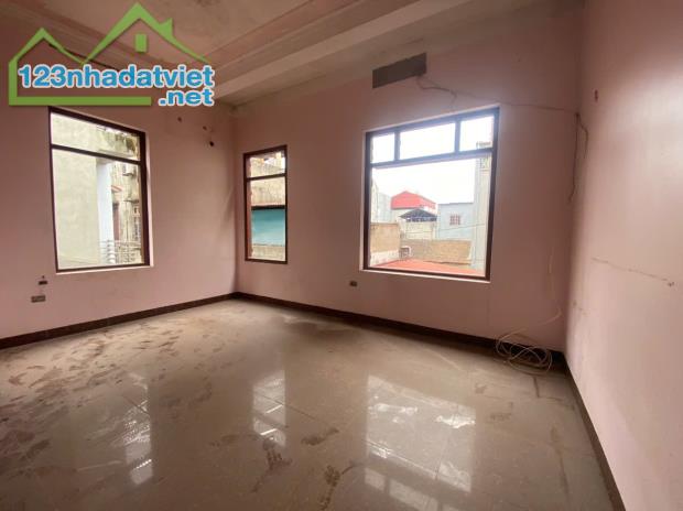 Cơ hội vàng cho nhà đầu tư - 120m² Sẵn Nhà 3 tầng Tại Vân Hà - Giao Thông Thuận tiện - Giá