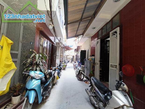Bán nhà Tân Xuân Bắc Từ Liêm 30/35 m 4,8 tỷ  VỊ TRÍ 2 THOÁNG - Ô TÔ TRÁNH CÁCH NHÀ 20M- NG - 2