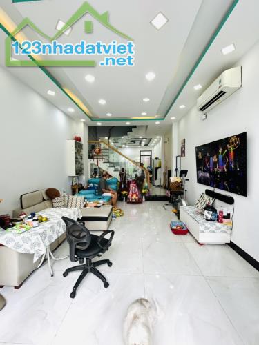 Bán gấp nhà đẹp ở ngay Trần Xuân Soạn, xe hơi ngủ nhà, khi biệt thự Kiểu Đàm, 84m2, SHR.