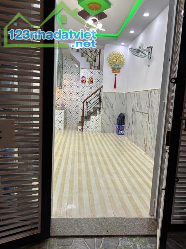 Gấp - Siêu Phẩm Nhà 24m2 - 3 Lầu - Hẻm Xe Hơi - Bình Tân - chỉ 2tỷ480 Tỉnh lộ 10 - 3