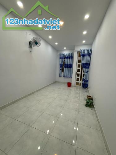 Gấp - Siêu Phẩm Nhà 24m2 - 3 Lầu - Hẻm Xe Hơi - Bình Tân - chỉ 2tỷ480 Tỉnh lộ 10 - 4